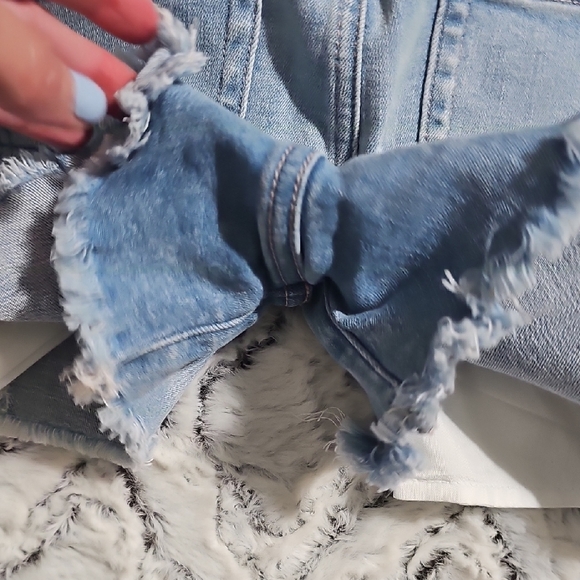 American Eagle Outfitters Light Wash Ripped Jean Shorts - Picture 10 of 10